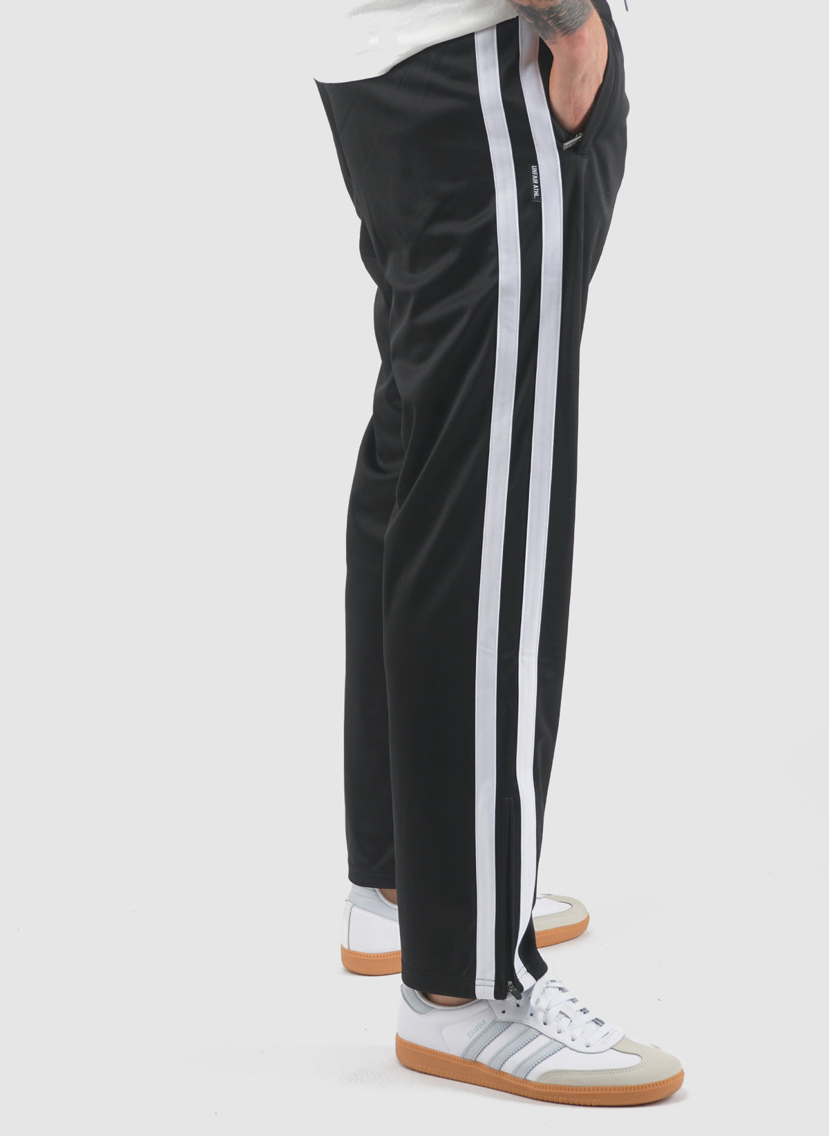 DMWU Evolution Trackpants - Black